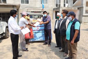 दाङ्गको आँखा अस्पतालद्धारा स्थानिय पालिकालाई खाद्यान्न हस्तान्तरण