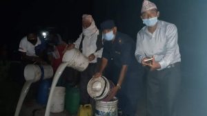 दाङको तुलसीपुरमा घरेलु मदिरा जफत गरि नष्ट गरियो