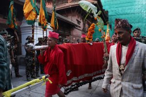 आज शुभसाइतको प्रतीक फूलपाती भित्र्याइँदै