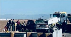 क्यालिफोर्निया गाडीहरु एक आपसमा ठोकिदा १५ जनाको मृत्यु