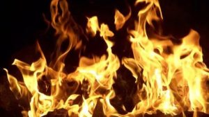 एमालेको सुर्खेत कार्यालय बन्दकर्ताले जलाए, कांग्रेस र माओवादीको कार्यालयमा पनि आगजनी