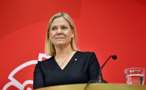 स्वीडेनकी यी पहिलो महिला प्रधानमन्त्री जसले नियुक्त भएको १२ घन्टापछि दिइन् राजीनामा
