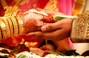 २० वर्ष पुगेर विवाह गर्ने किशोरीलाई वडाले पैसा दिने