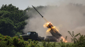 युक्रेनद्वारा रक्षा शिखर सम्मेलन अघि “भारी हतियार ” को लागी अपील
