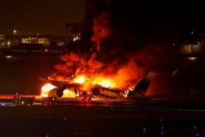 जापान विमान दुर्घटना : पाइलटलाई विमानमा आगो लागेको थाहा थिएन…
